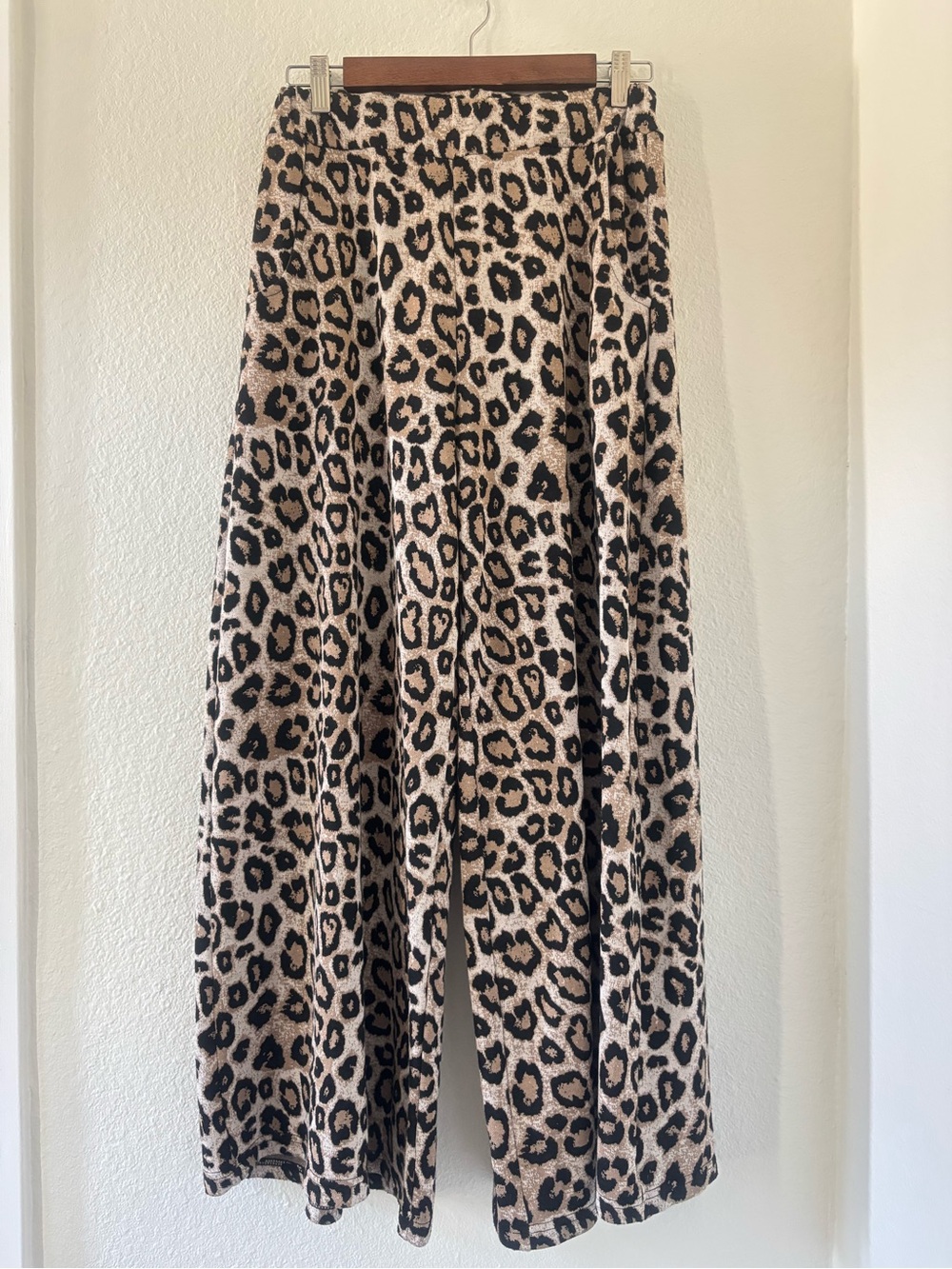 Haveone made in Italy Leopard Print high-rise extra Wide-Leg knit trouser  small